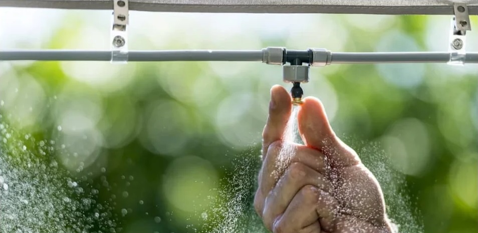 Wie kühlt man seinen Balkon oder Garten effektiv ab?